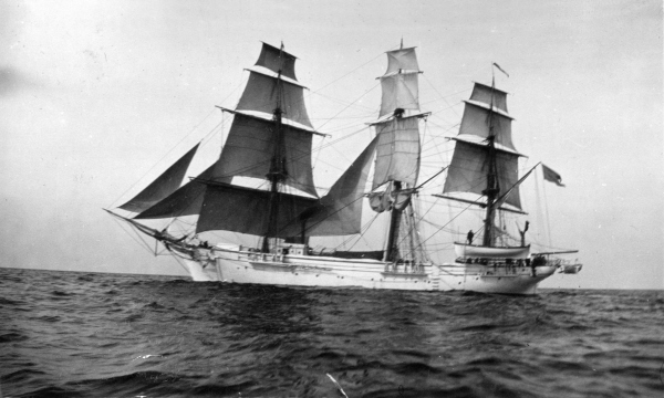 Statens maritima museer skänker föremål till HMS Najaden