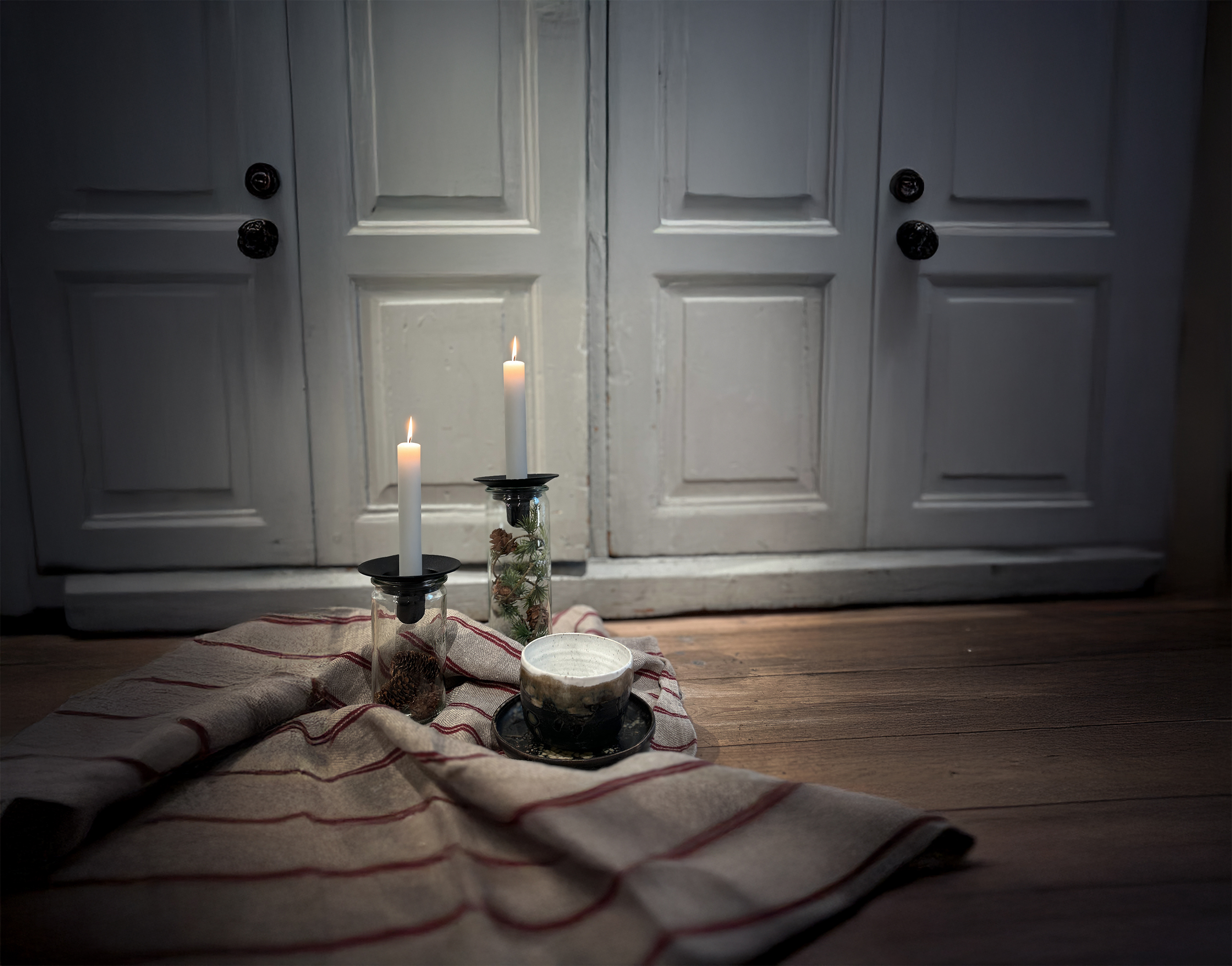 vita ljus som brinner svagt