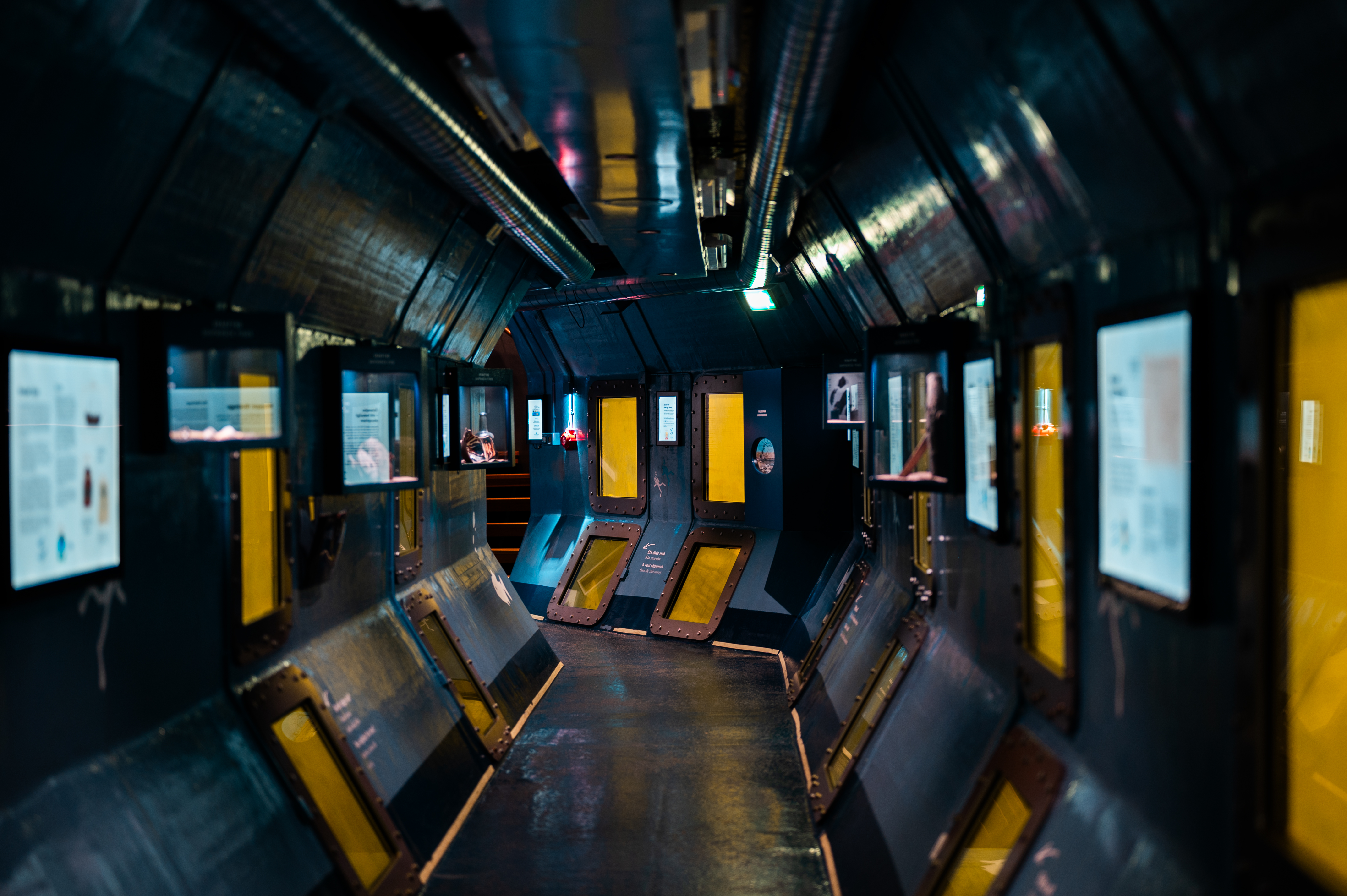 Interiör från utställningen Vraktunneln på Marinmuseum.